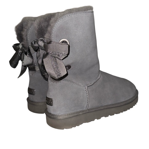 UGG SHORT BAILEY BOW GREY GRAY SUEDE FUR BOOTS SIZE 11 WOMEN - Picture 2 of 11